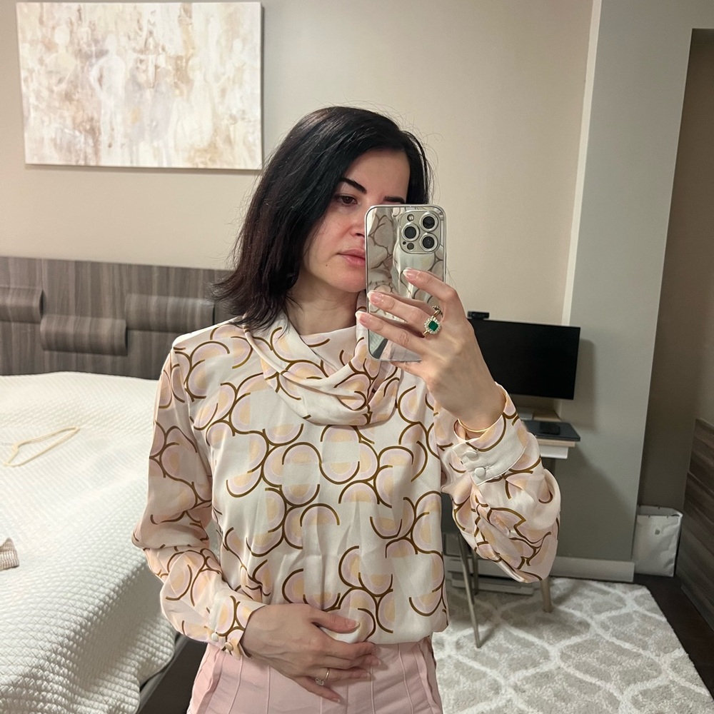 Zara blouse with buttons on the back
